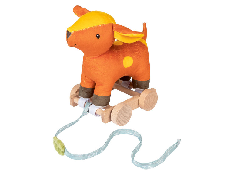 Een oranje pluche trekdier op houten wielen met een blauwe trekkoord.
