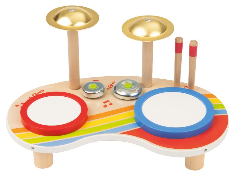 Houten drumstel voor kinderen met twee drums, twee bekkens en drumstokken.