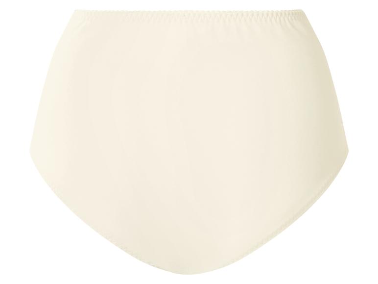 Crèmekleurige hoge tailleslip met subtiele geribbelde tailleband.