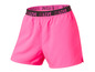 Roze sport shorts met 'Relive' band.