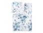 Wit beddengoed met een blauw aquarel bloemenpatroon.