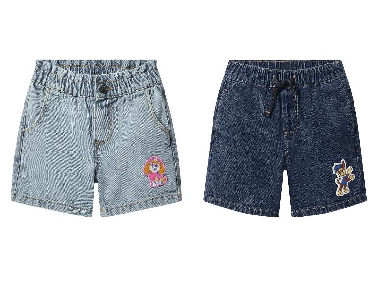 Twee kinderdenimshorts, één lichtblauw met Skye en één donkerblauw met Chase.