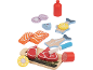 Houten speelgoedvoedselset met snijplank, mes, vis, vlees, sushi, worst, ui, citroen en sausfles.