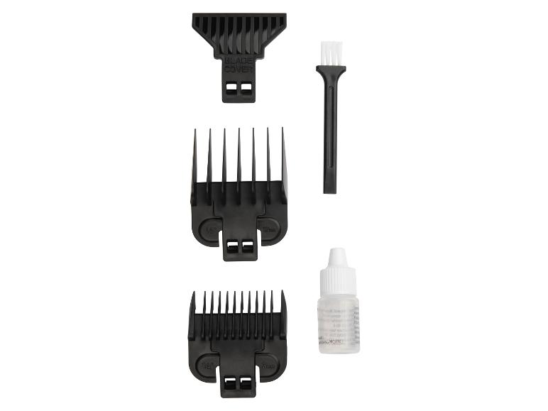 Accessoires voor tondeuse: mesbeschermer, reinigingsborstel, twee opzetkammen en olie.