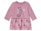 Een roze babyjurk met Bambi-print en bloemen