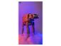 AT-AT walker speelgoed in roze en blauw licht, omringd door wolken.