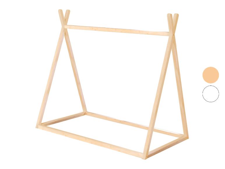 Een licht houten frame voor een tipi-bed of kledingrek.