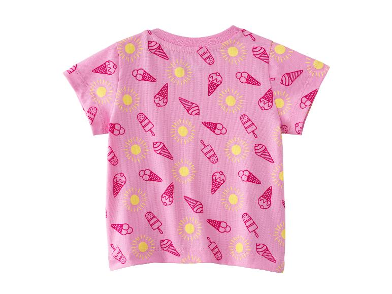 Roze T-shirt met ijsjes en gele zonnenpatroon.