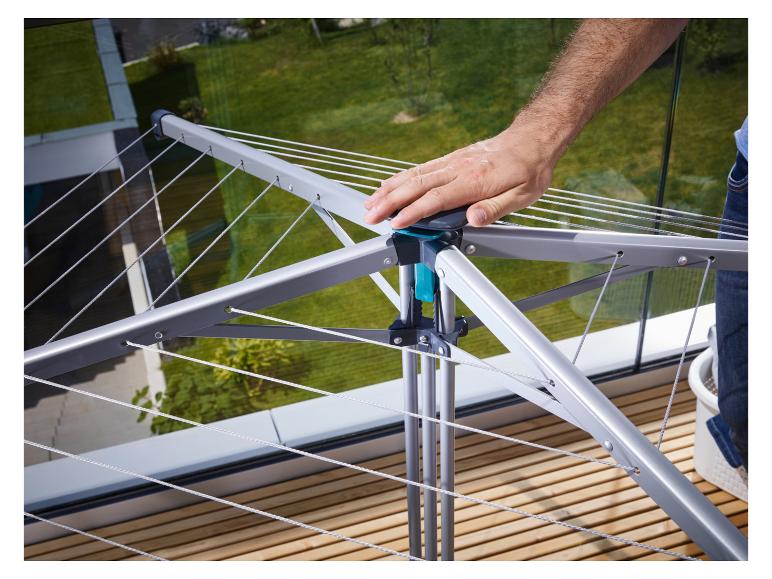 Draaibare waslijn van aluminium met waslijnen.