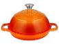 Oranje gietijzeren pan met deksel