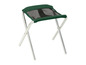 Een groene, opvouwbare campingstoel met een mesh zitting.
