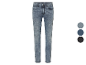 Lichtblauwe skinny jeans met verschillende kleuropties.