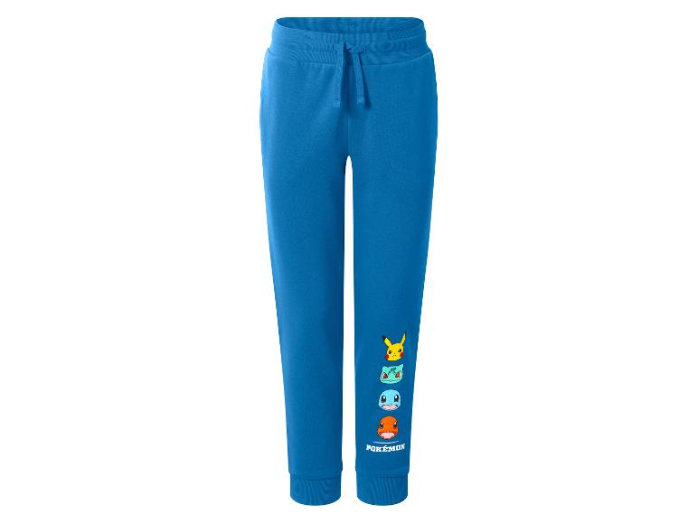 Blauwe kinderjoggingbroek met cartoonfiguren op de pijp.