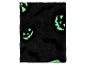 Zwarte Halloween deken met glow-in-the-dark pompoenen en vleermuizen.
