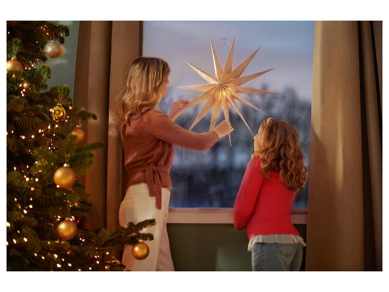 LIVARNO led-kerstster voor het raam met een moeder en kind.