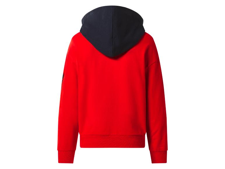 Rode hoodie met zwarte capuchon, achteraanzicht.