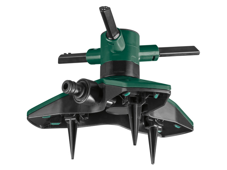 Een groene tuinsproeier met sproeikoppen en drie poten.