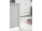 Witte kledingkast met twee deuren en een lade.