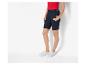 Shorts en sneakers: casual kleding voor dames.
