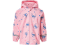 Roze kinderregenjas met blauwe Stitch-karakterprint en kleurrijke bloemen.