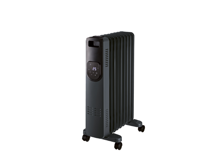 Donkergrijze olieradiator met digitaal display dat 25°C toont, op wielen.