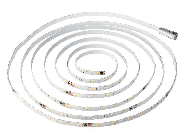 LED-strip, opgerold, met zichtbare printplaatcomponenten en warmwitte LED's
