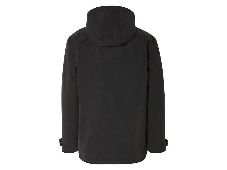 Zwarte jas met capuchon.