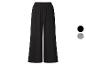 Zwarte wijde broek met elastische tailleband.