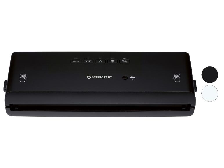 Zwarte SilverCrest vacuümsealer met bedieningsknoppen en logo, naast kleurstalen.