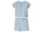 Blauwe babyoutfit met shirt met korte mouwen en korte broek met zakken.