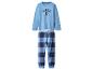 Kinderpyjama met een blauw shirt en geruite broek.