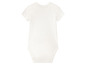 Een wit babypakje met korte mouwen.
