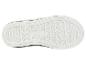 Witte sneakerszool met geometrisch patroon.