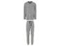 Grijze pyjama met lange mouwen en broek.