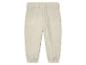 Beige babybroek van mousseline.