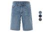 Lichtblauwe jeans shorts, verkrijgbaar in diverse kleuren.