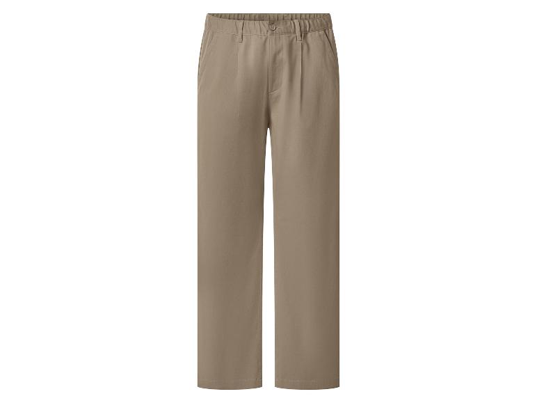 Beige casual herenbroek met elastische tailleband en plooien.