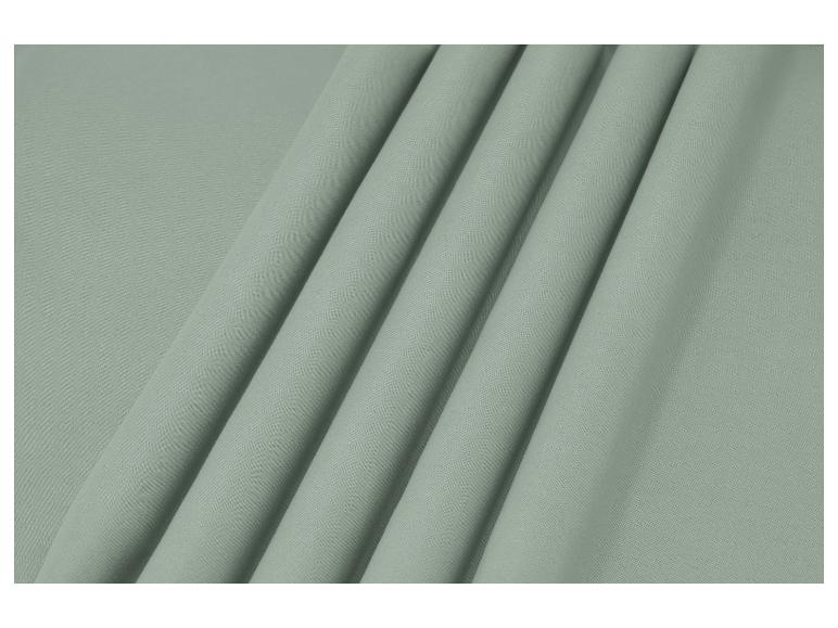 Lichtgroene stof met plooien.