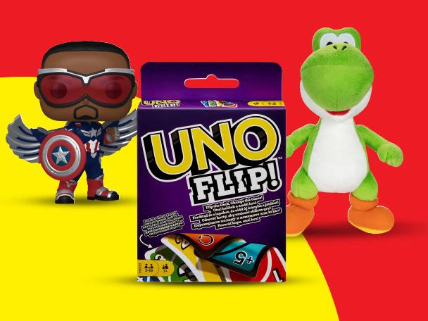 Een Funko Pop van Captain America, een paarse UNO Flip! kaartspel en een Yoshi knuffel.