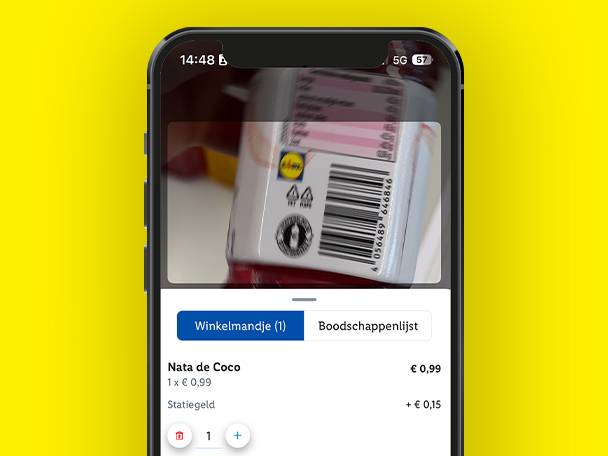 Een smartphone toont een productbarcode en een winkelmandje met Nata de Coco en statiegeld.