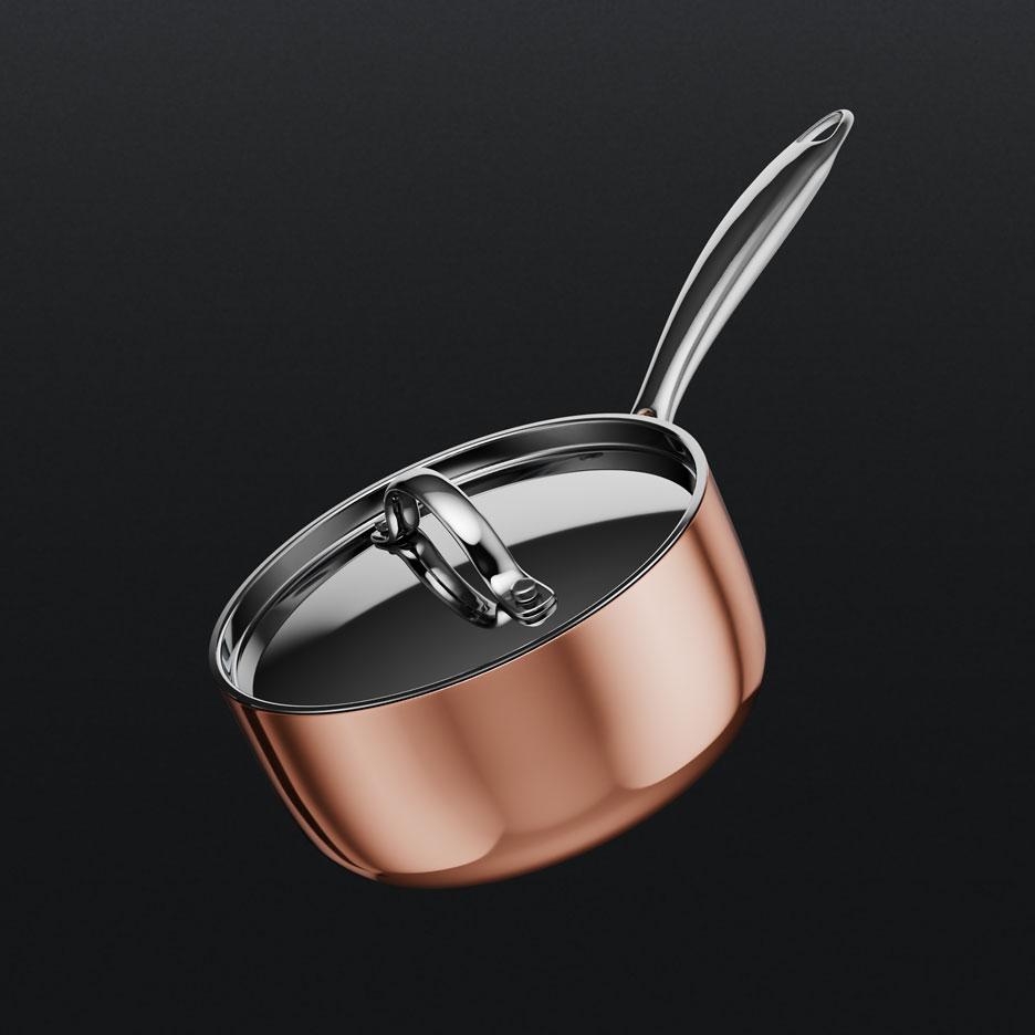 Koperkleurige steelpan met deksel en metalen handvat.