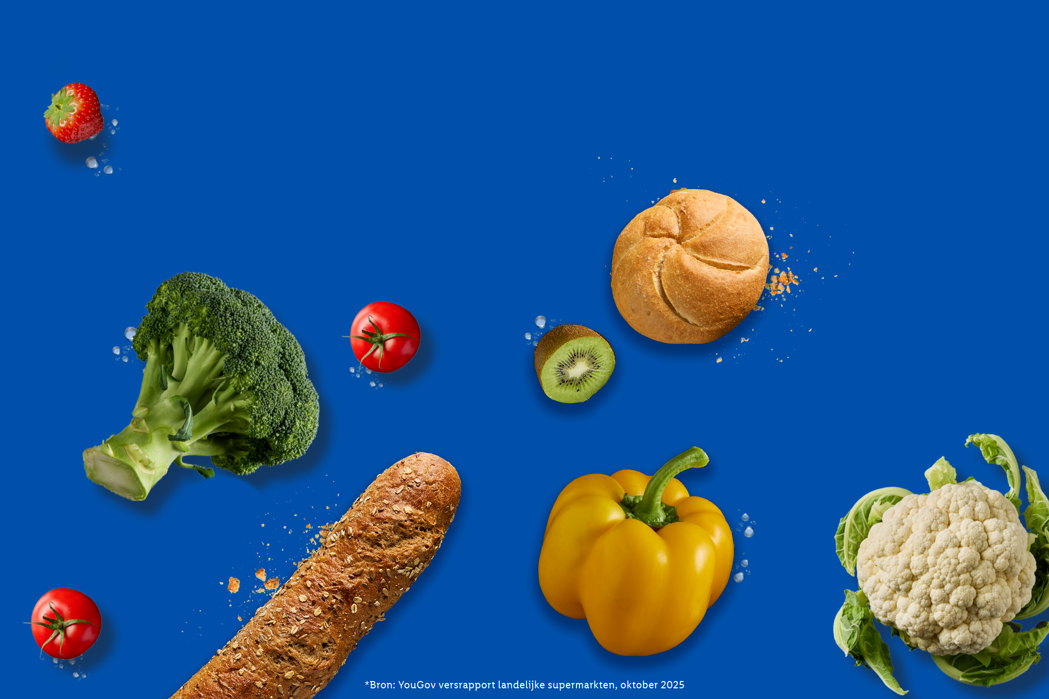 Verse groenten, fruit en brood op een blauwe achtergrond met de tekst: YouGov rapport landelijke supermarkten, oktober 2025.