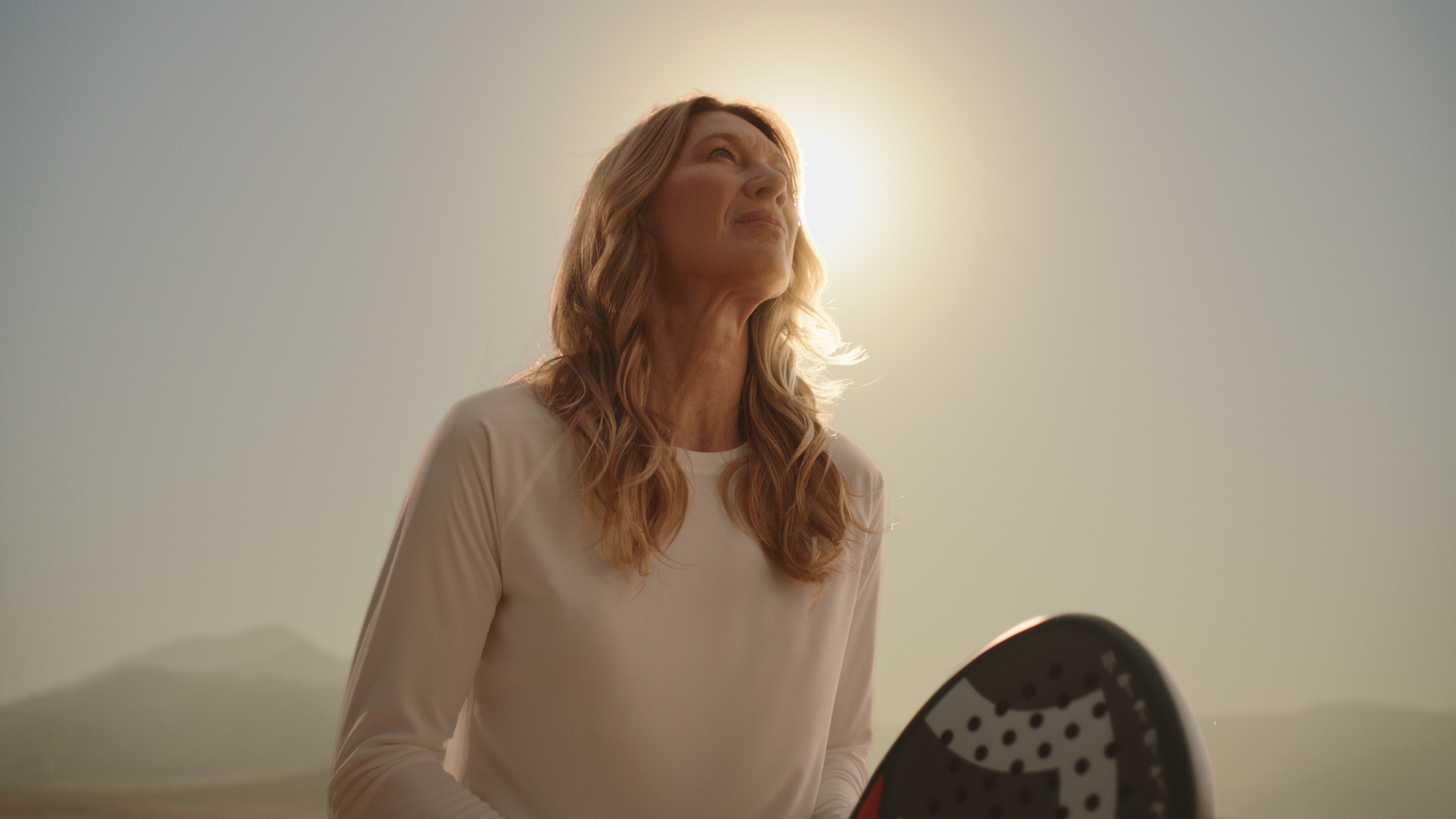 AI-gegenereerd - Stefanie Graf in sportshirt met padelracket