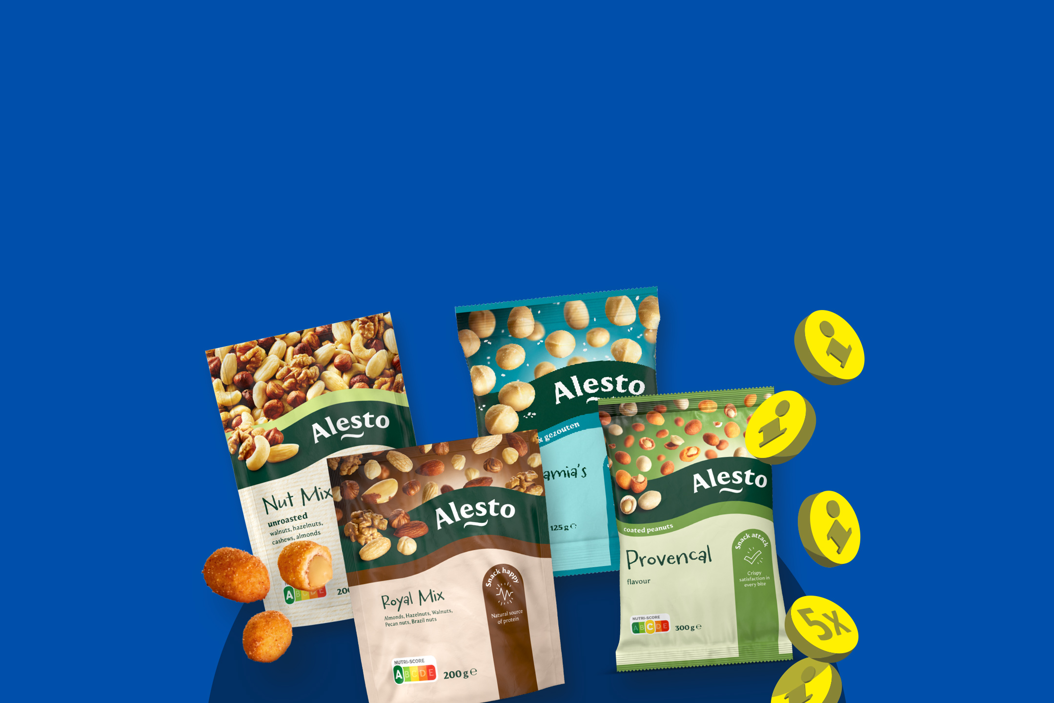 Een assortiment notenmixen en pinda's in zakjes, met een '5x' en 'i'-pictogrammen, op een blauwe achtergrond.