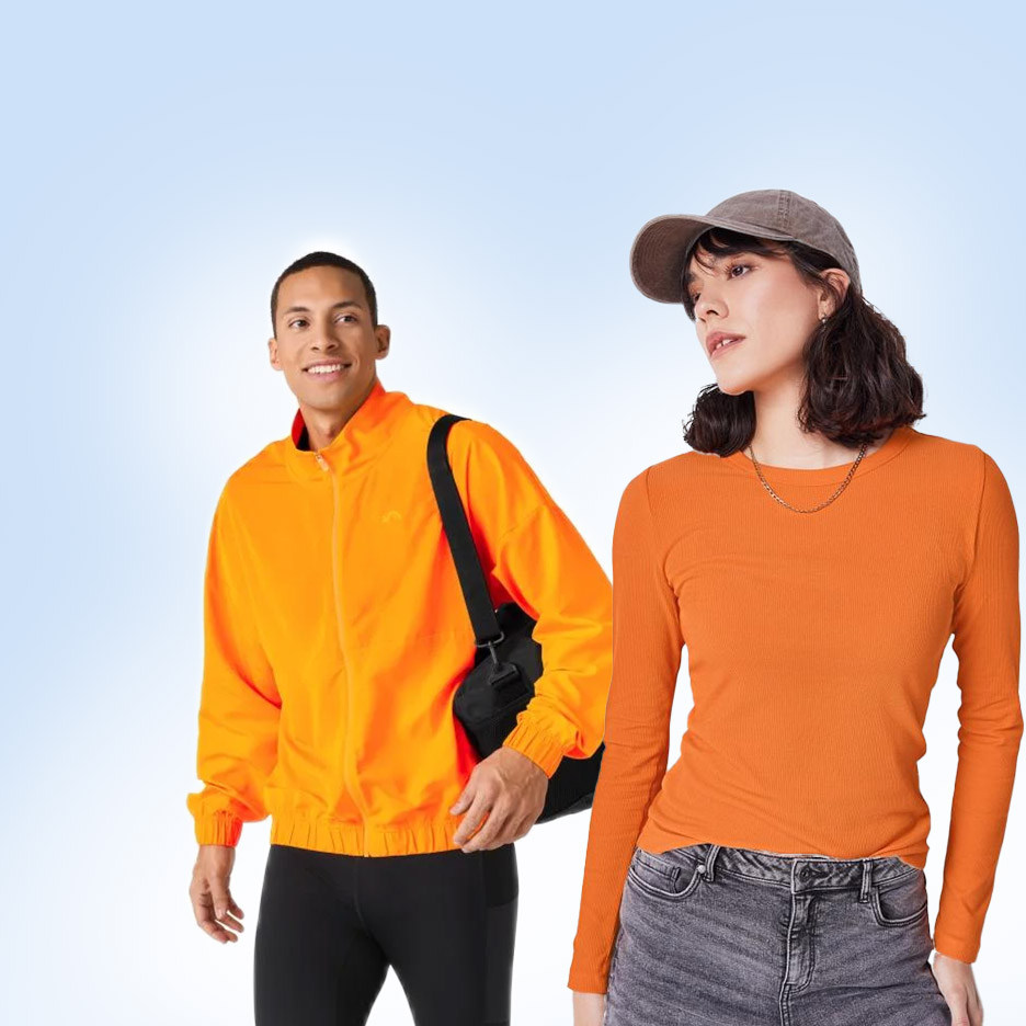 Man en vrouw in oranje sportkleding en casual outfits.
