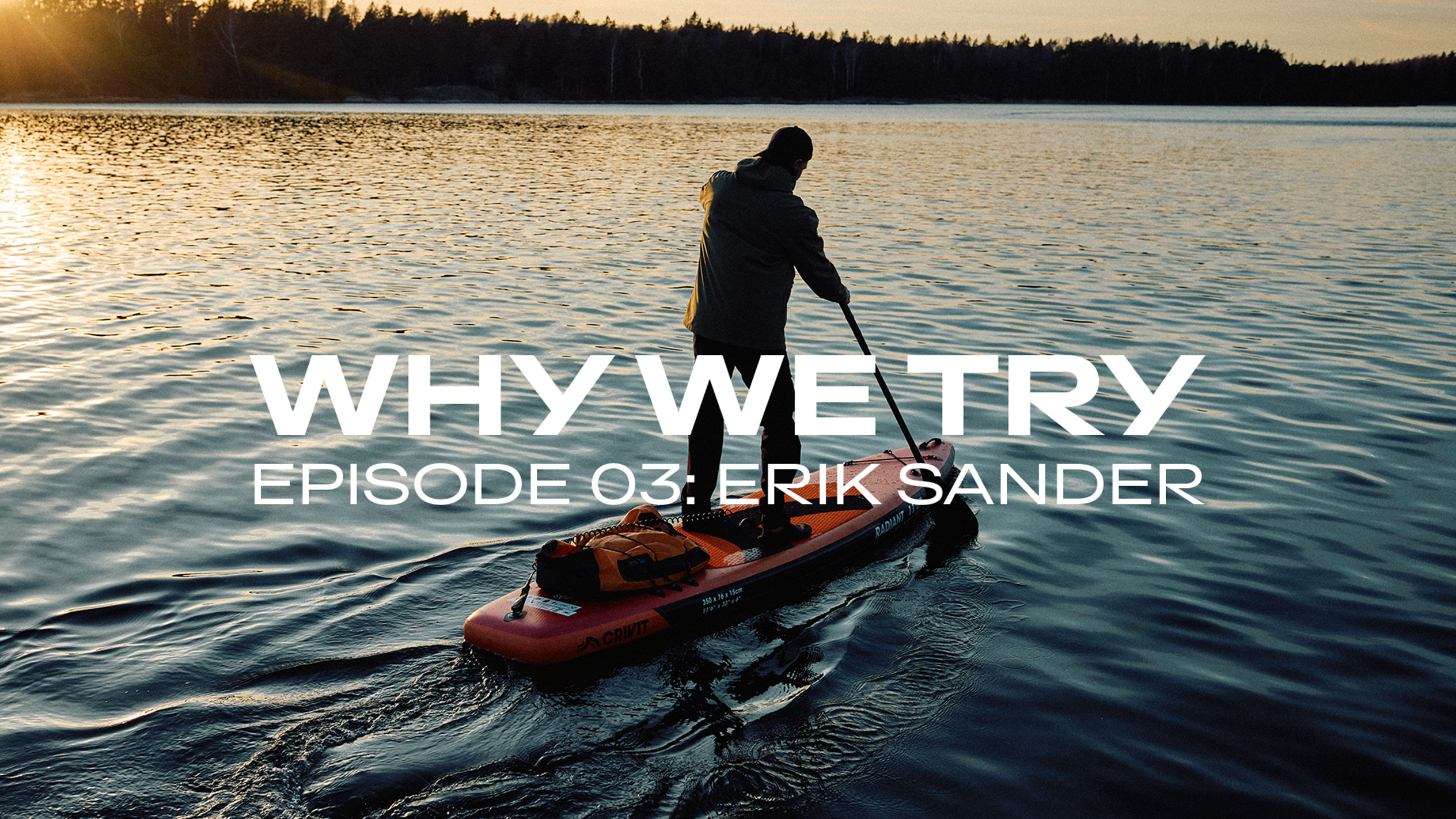 Man peddelt op een stand-up paddleboard bij zonsondergang, tekst: 'WHY WE TRY EPISODE 03: ERIK SANDER'.
